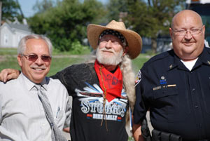 willie with officials from elwood, indiana